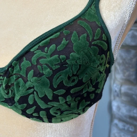 Victoria’s Secret green/black bra, 34D, underwire - Picture 2 of 2